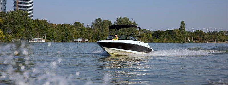 Motorboot Charter in Wien