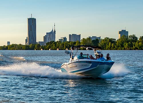 Motorboot Sightseeing in Wien